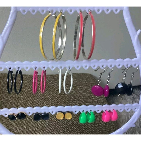 Lot of 12 Earrings 1980s-90's Colorful Hoops Huggies, Studs Fun Costume Jewelery - Picture 3 of 7